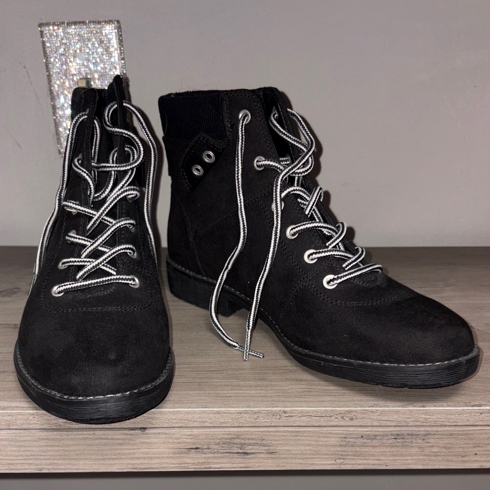 St. John's Bay Black  Boots with White Laces 9.5 NWOT never worn memory foam